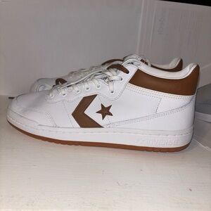 Converse fast break mid snakers White and Tan High-Tops size 7